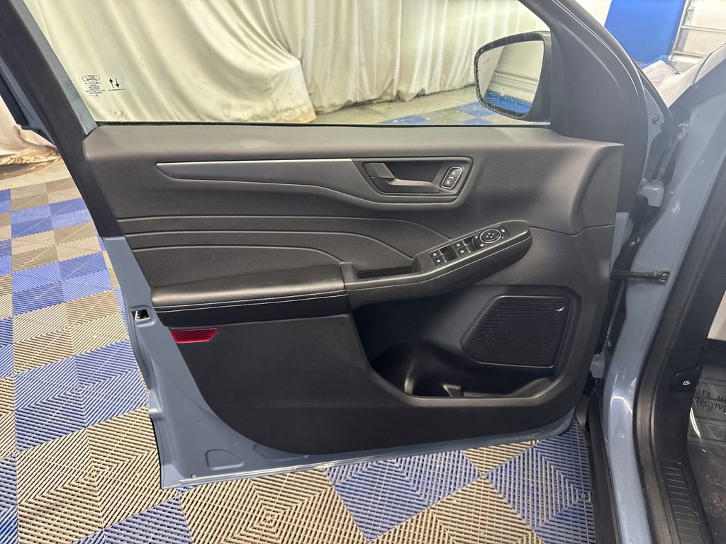 Certified 2023 Ford Escape Active AWD/4WD image 16