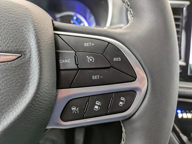 Used 2025 Chrysler Pacifica Select image 22