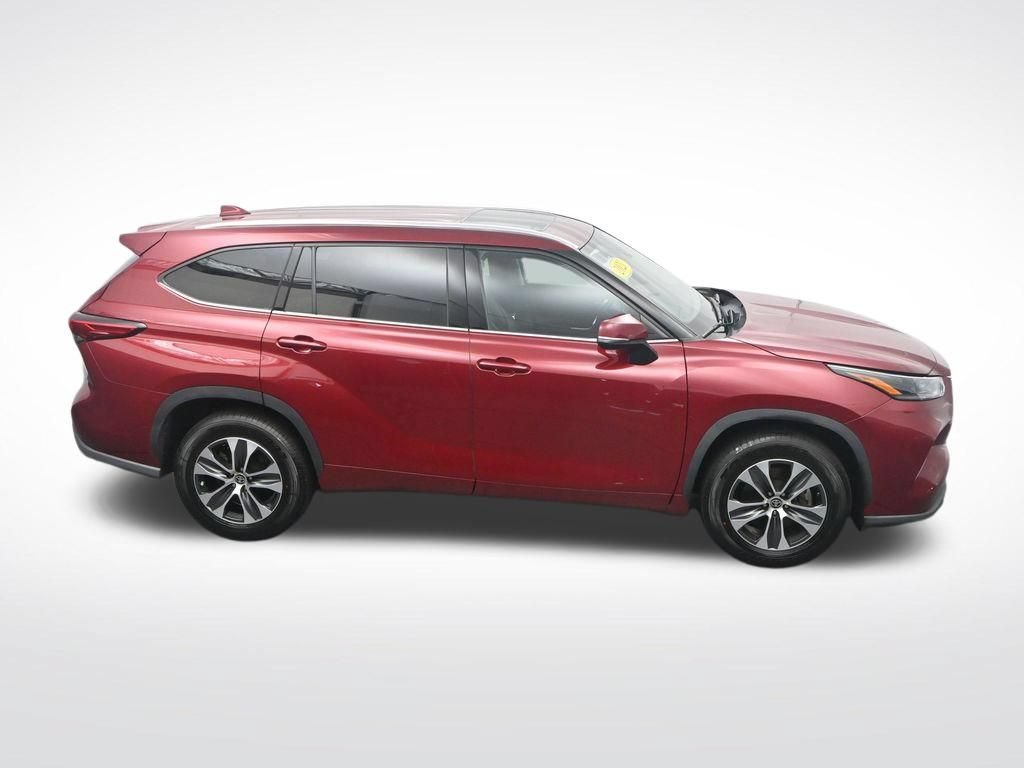 Used 2021 Toyota Highlander XLE FWD image 34