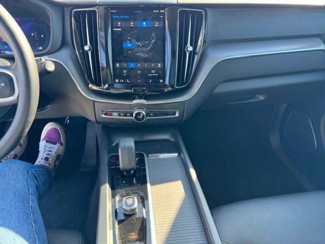 Used 2024 Volvo XC60 B5 Core image 17