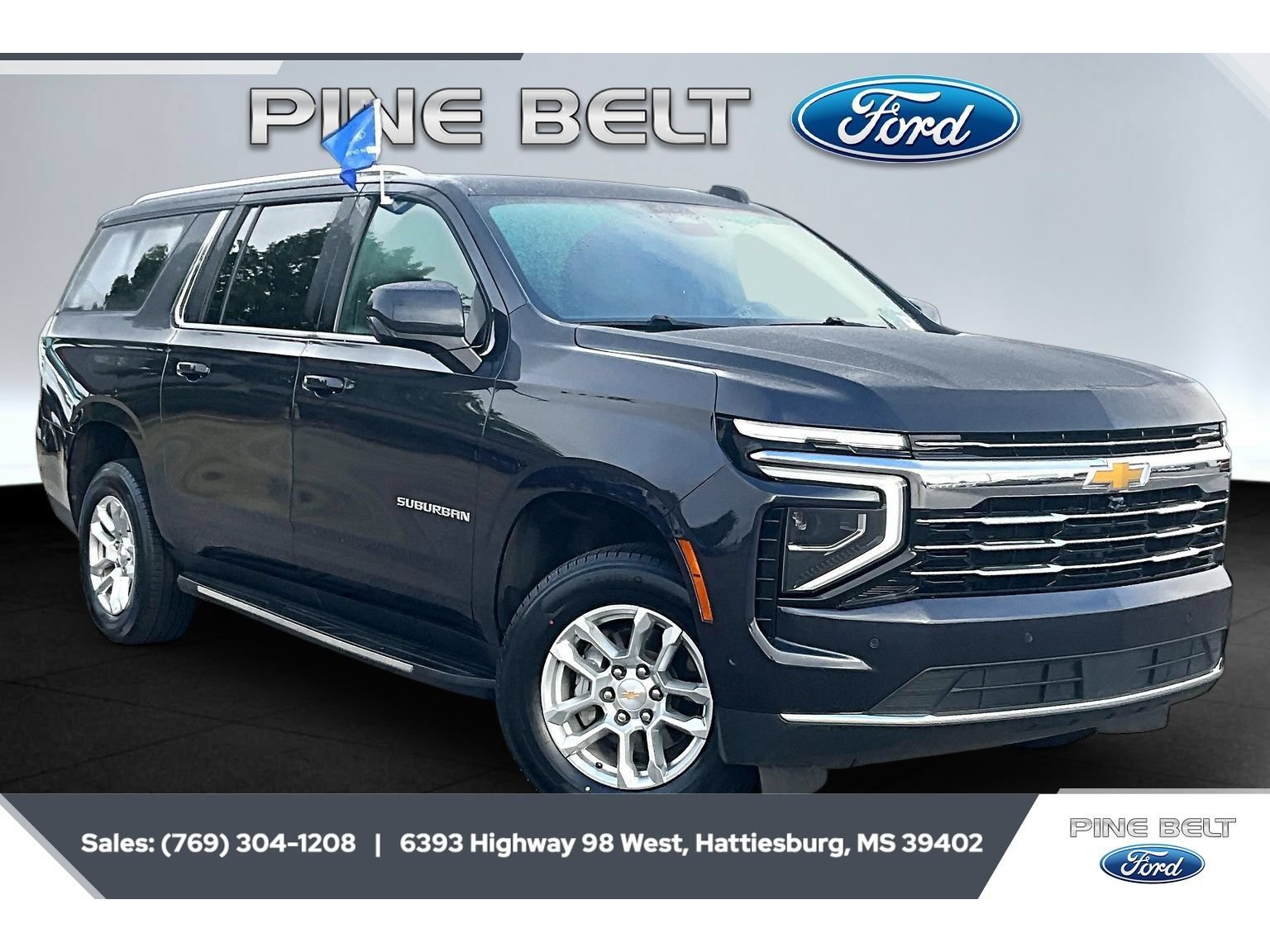 Used 2025 Chevrolet Suburban LT RWD image 1
