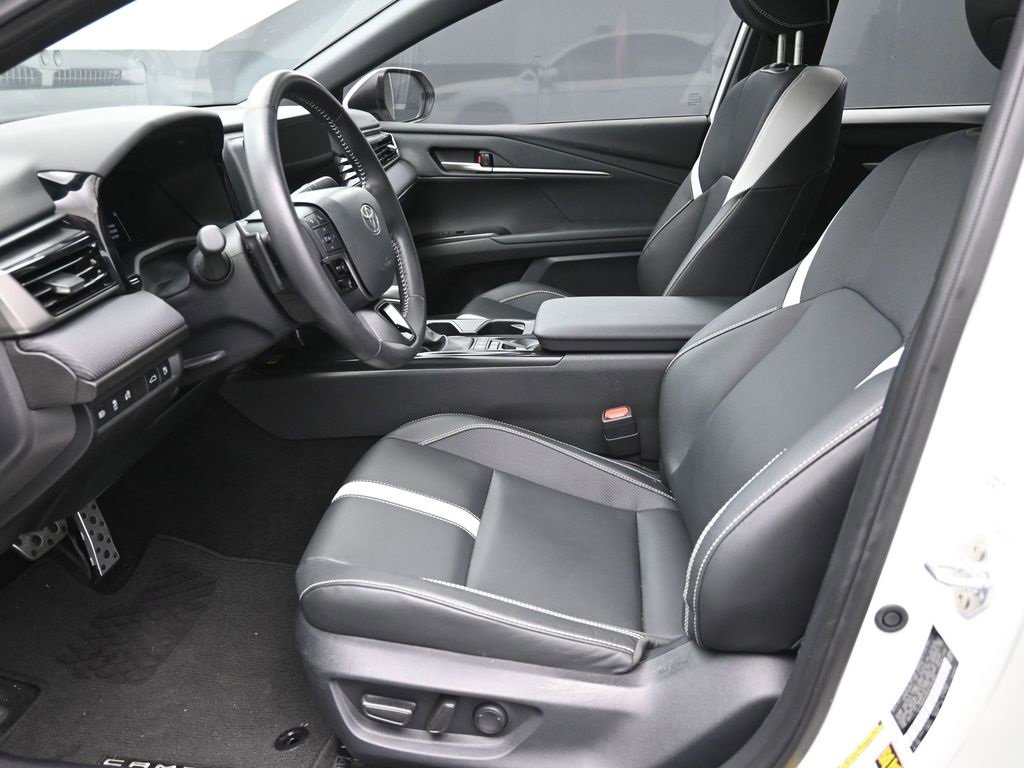Used 2025 Toyota Camry SE image 21