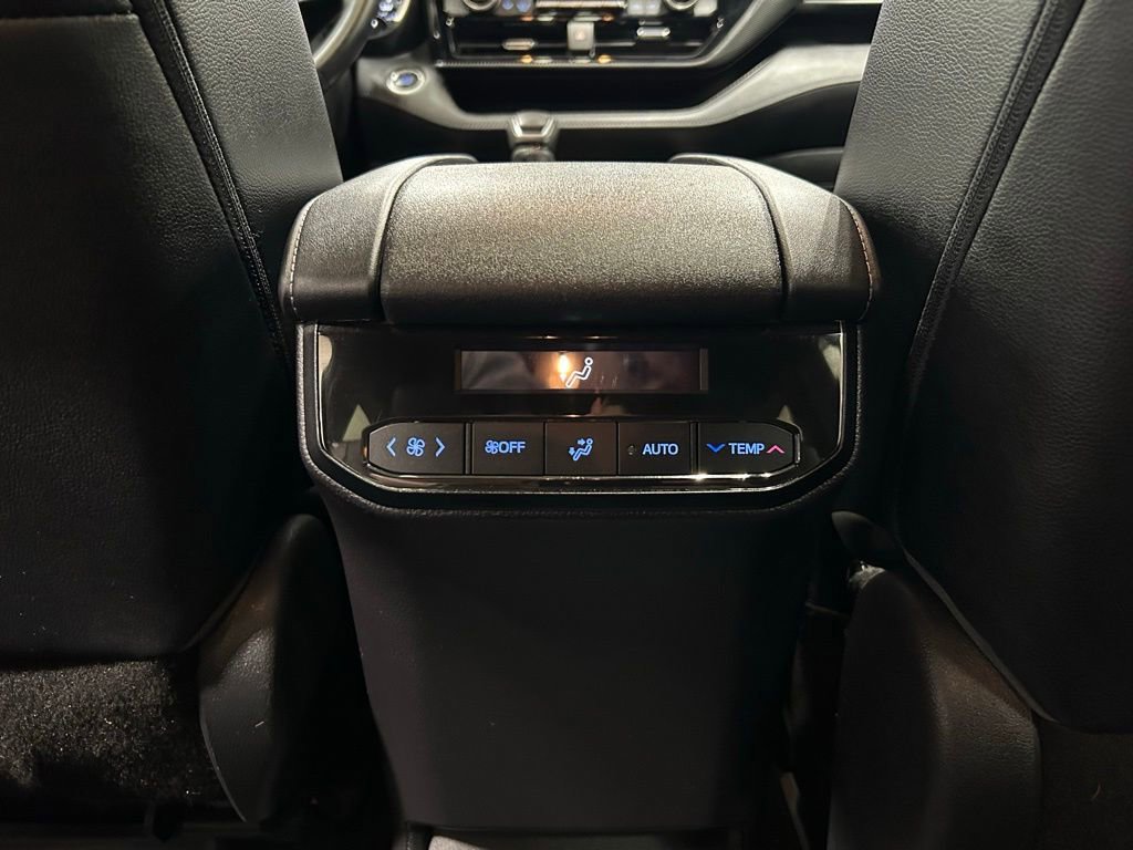 Used 2021 Toyota Highlander XSE AWD/4WD image 26