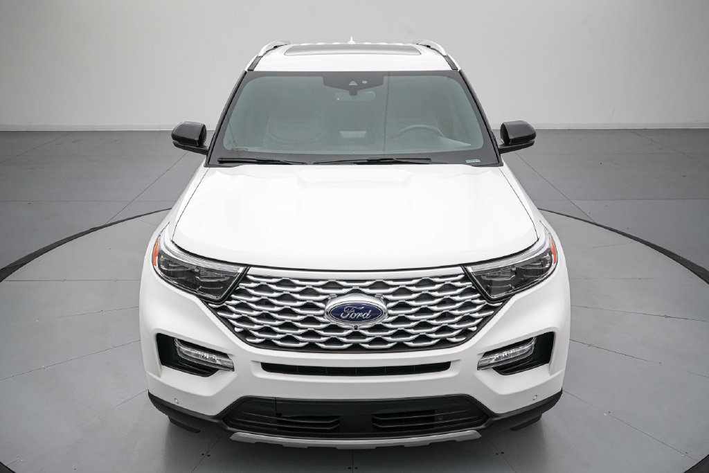 Certified 2024 Ford Explorer Platinum w/ Technology Package AWD/4WD image 9