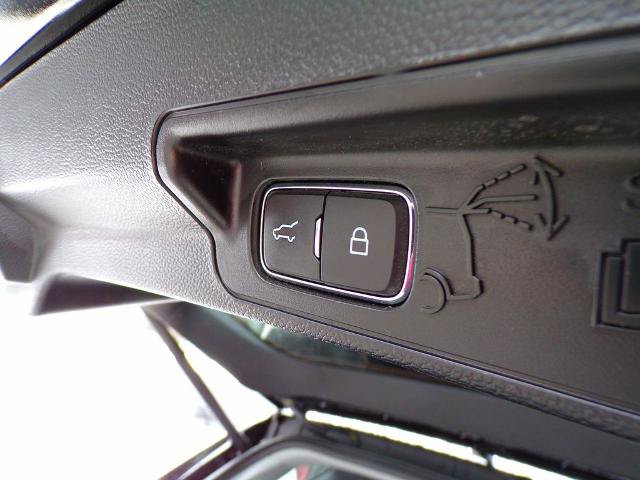 Certified 2023 Ford Explorer Limited w/ Limited Technology Package AWD/4WD image 9