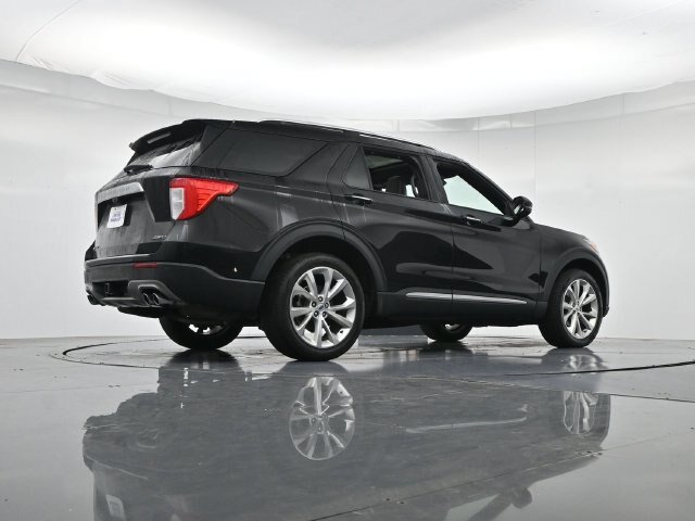 Certified 2024 Ford Explorer Platinum w/ Technology Package AWD/4WD image 35