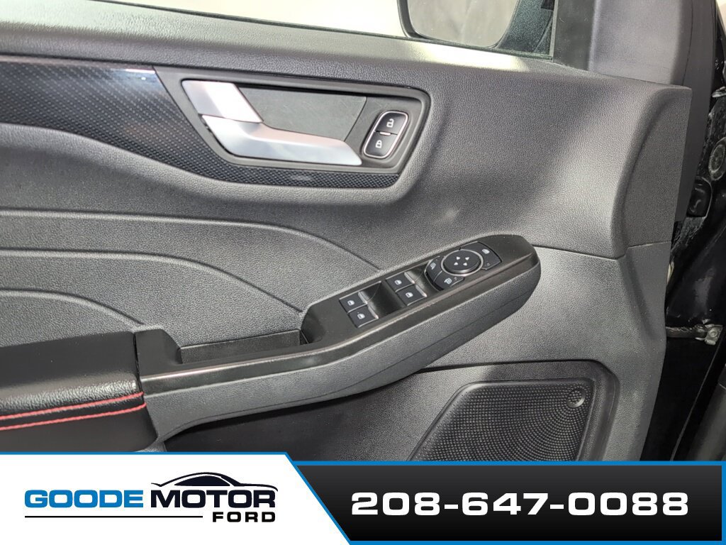 Certified 2025 Ford Escape ST-Line Select AWD/4WD image 9