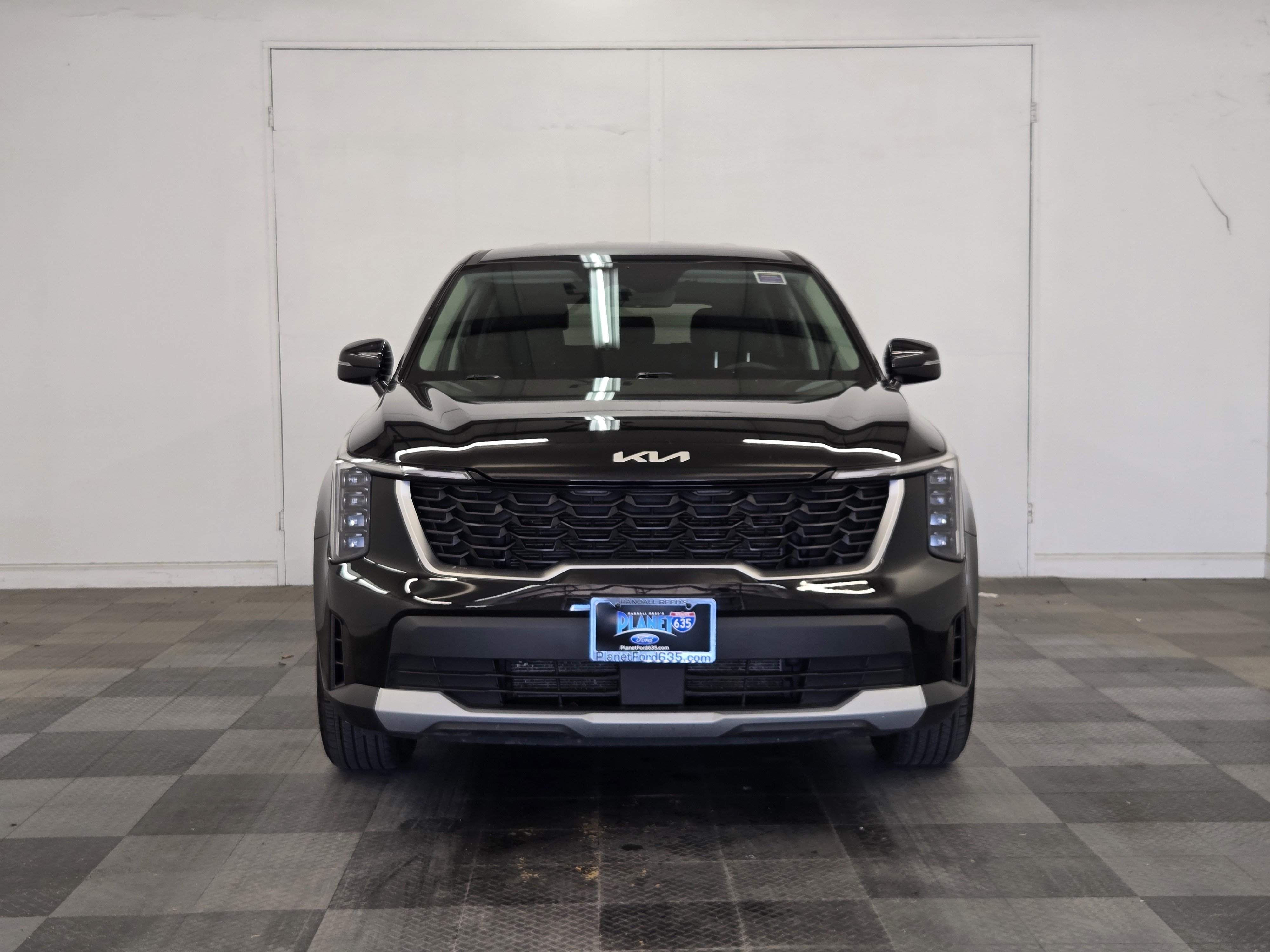 Used 2025 Kia Sorento LX FWD image 3