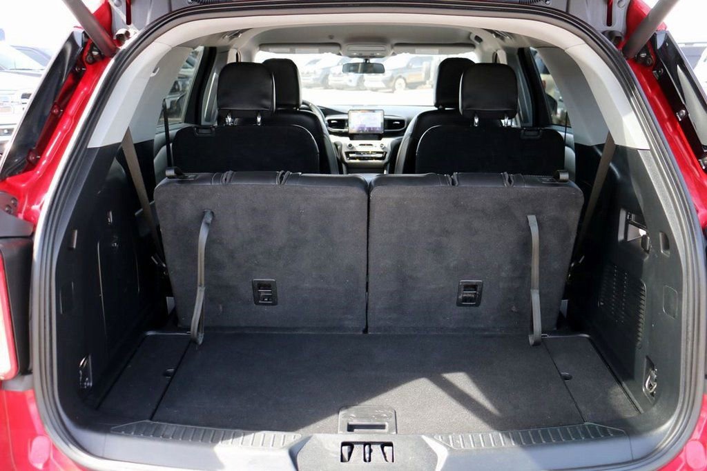 Certified 2022 Ford Explorer XLT w/ Equipment Group 202A image 11