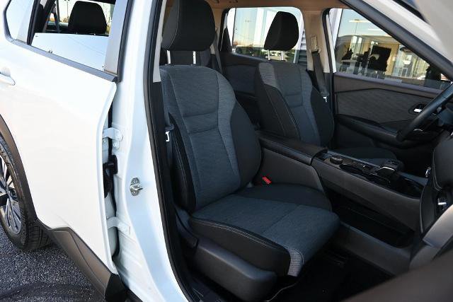 Used 2023 Nissan Rogue SV image 24