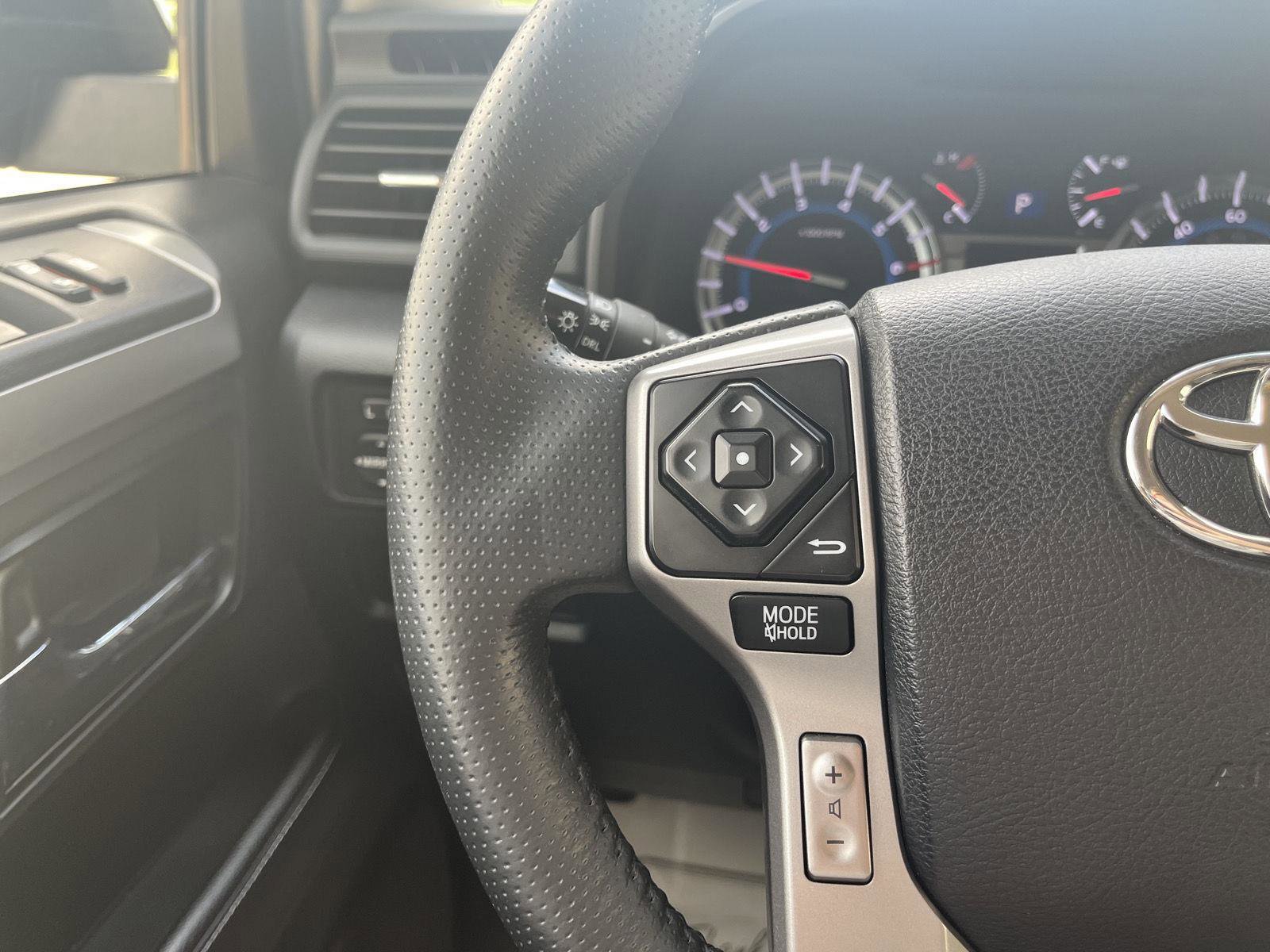 Used 2018 Toyota 4Runner SR5 AWD/4WD image 19