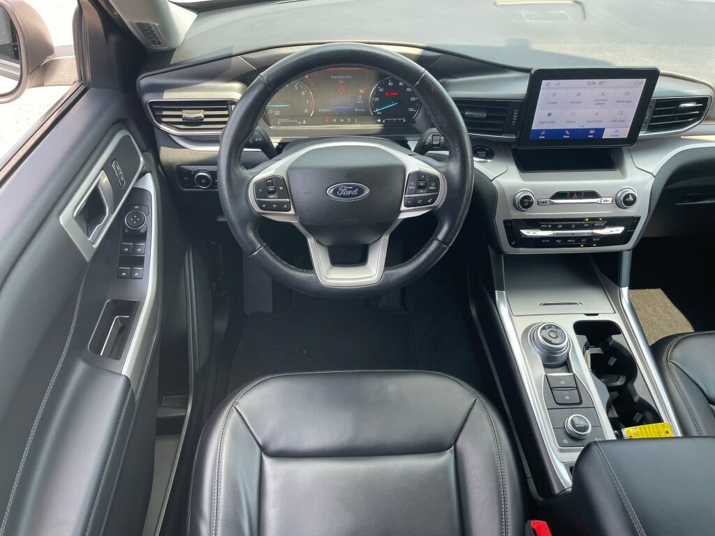 Certified 2023 Ford Explorer XLT w/ Equipment Group 202A AWD/4WD image 2