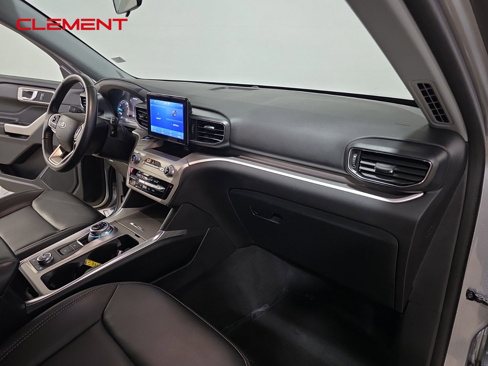 Certified 2022 Ford Explorer XLT w/ Equipment Group 202A image 32