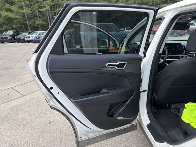 Used 2024 Kia Sportage LX FWD image 15