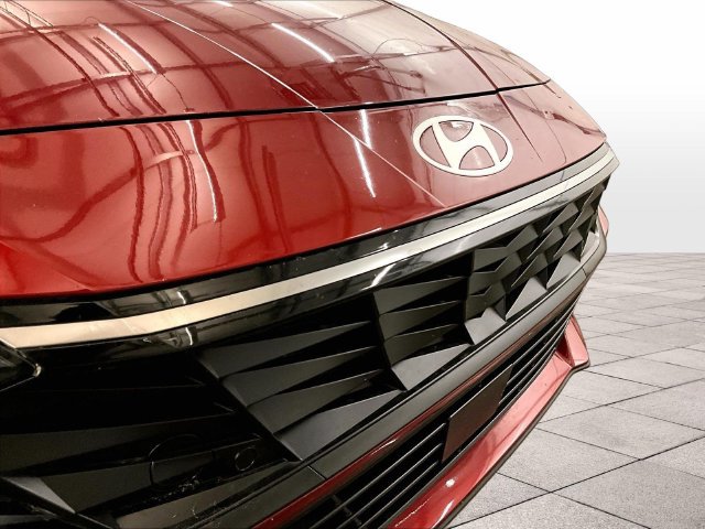 Used 2025 Hyundai Elantra Limited FWD image 29