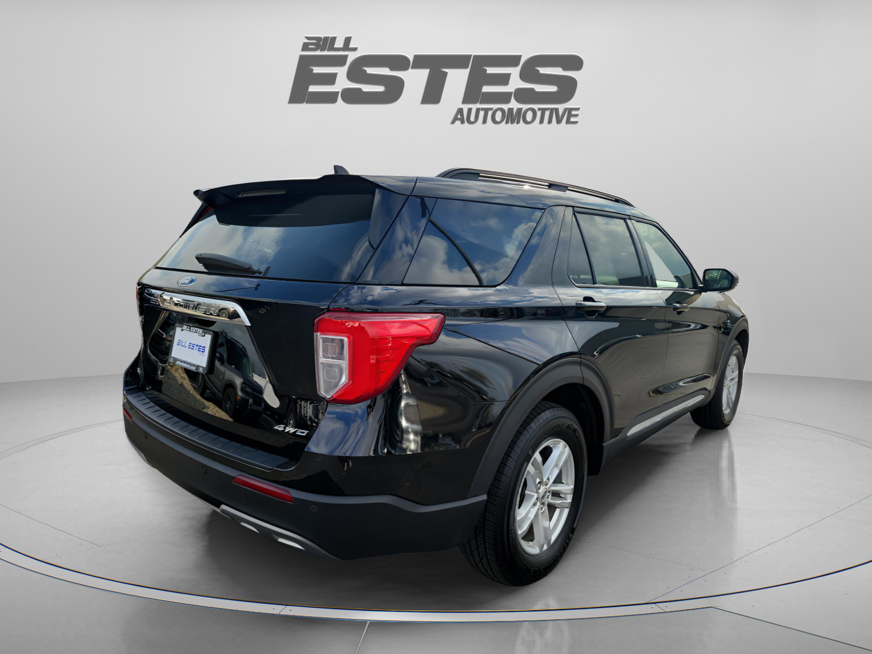 Certified 2023 Ford Explorer XLT w/ Equipment Group 202A AWD/4WD image 4