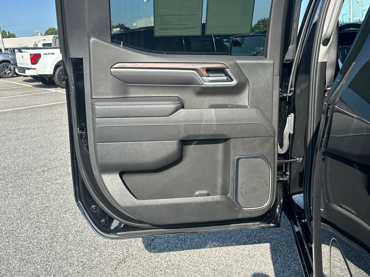 Used 2025 GMC Sierra 1500 SLT AWD/4WD image 23