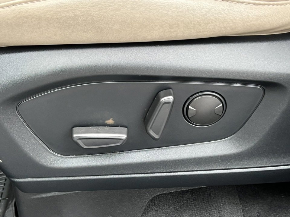 Certified 2022 Ford Explorer XLT w/ Equipment Group 202A image 17