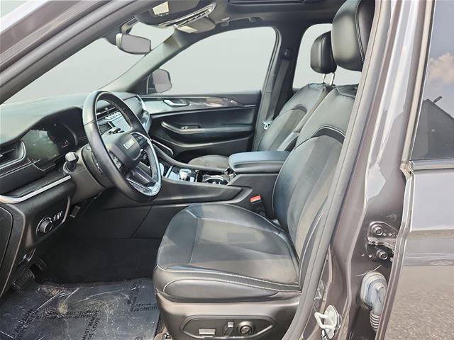 Used 2022 Jeep Grand Cherokee Altitude AWD/4WD image 11