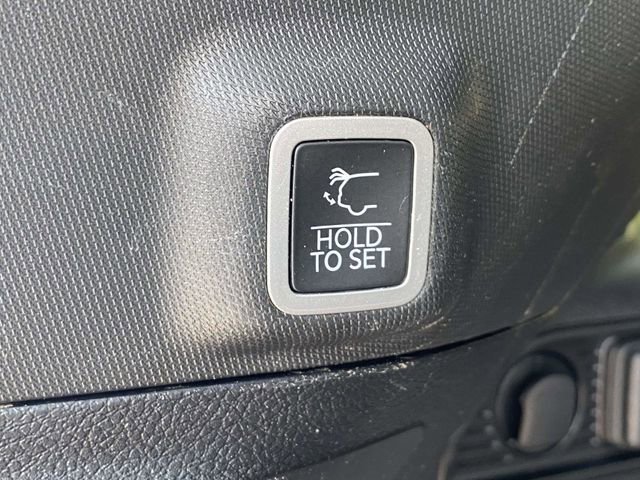 Used 2023 Jeep Grand Cherokee Altitude RWD image 13