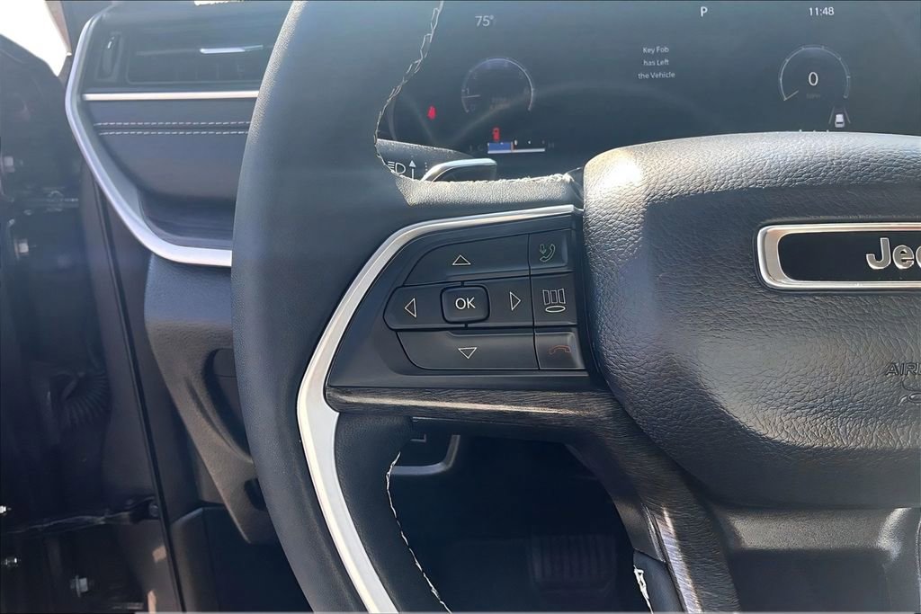 Used 2023 Jeep Grand Cherokee L Limited AWD/4WD image 17