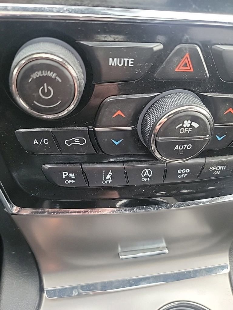 Used 2021 Jeep Grand Cherokee Laredo X image 52