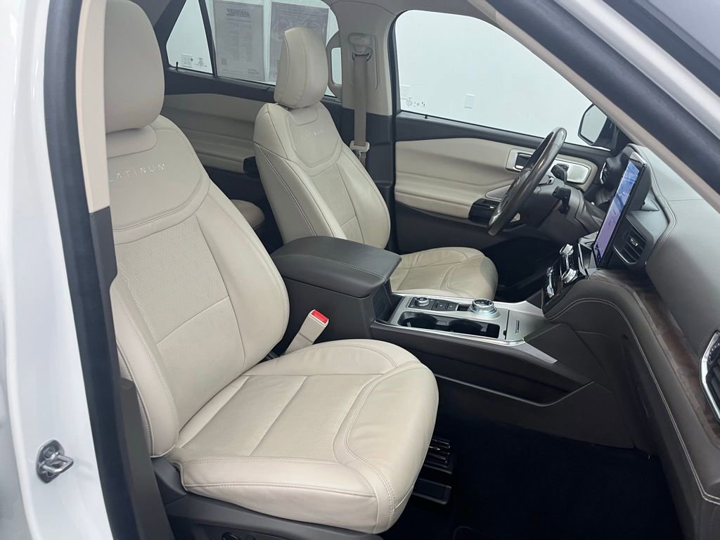 Certified 2022 Ford Explorer Platinum w/ Equipment Group 601A image 29