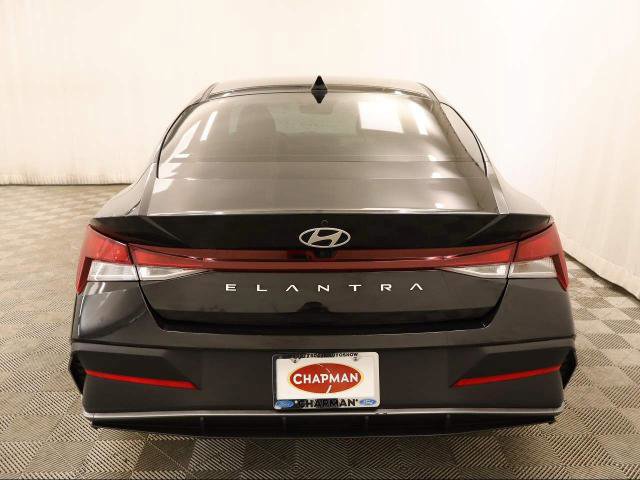 Used 2024 Hyundai Elantra SEL image 8