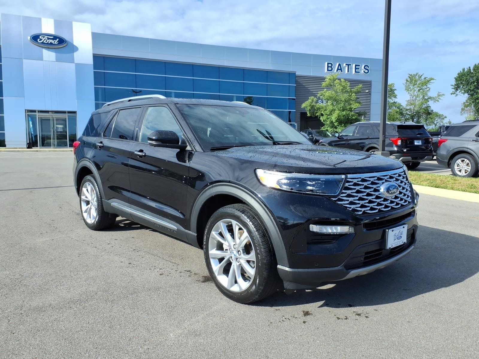 Certified 2023 Ford Explorer Platinum w/ Technology Package AWD/4WD image 1