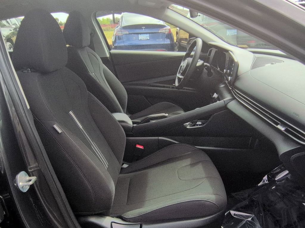 Used 2023 Hyundai Elantra SEL FWD image 27