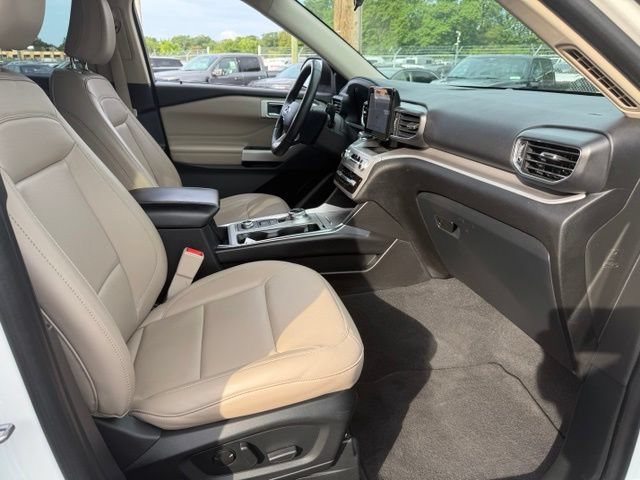 Certified 2022 Ford Explorer XLT w/ Equipment Group 202A AWD/4WD image 4