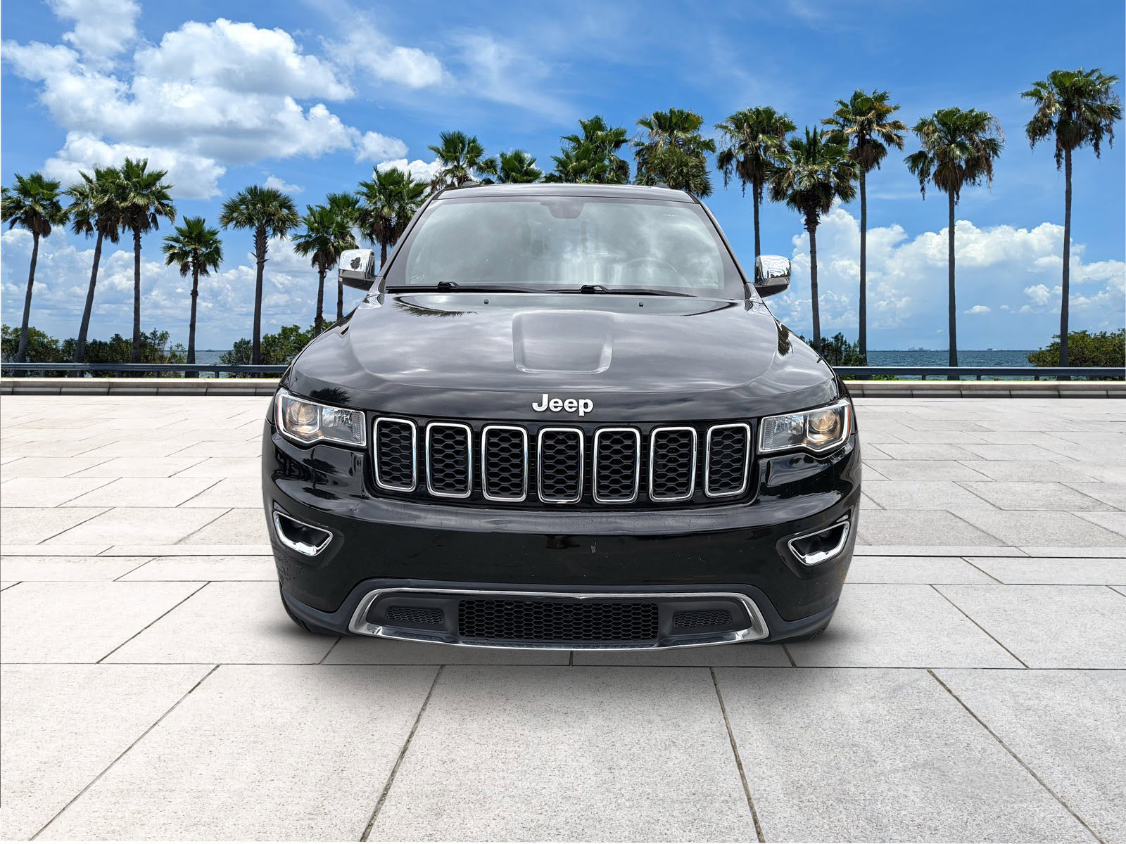Used 2017 Jeep Grand Cherokee Limited image 3