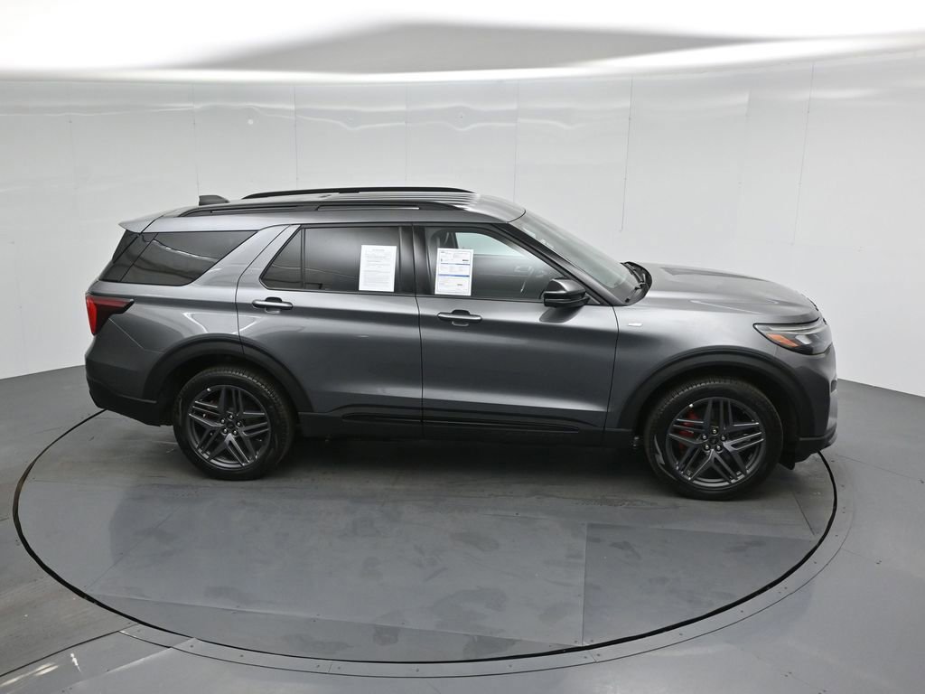 Certified 2025 Ford Explorer ST-Line w/ ST-Line Street Pack image 11