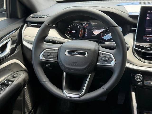 Used 2025 Jeep Compass Limited AWD/4WD image 12