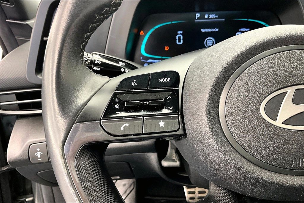 Used 2025 Hyundai Elantra Sport FWD image 18