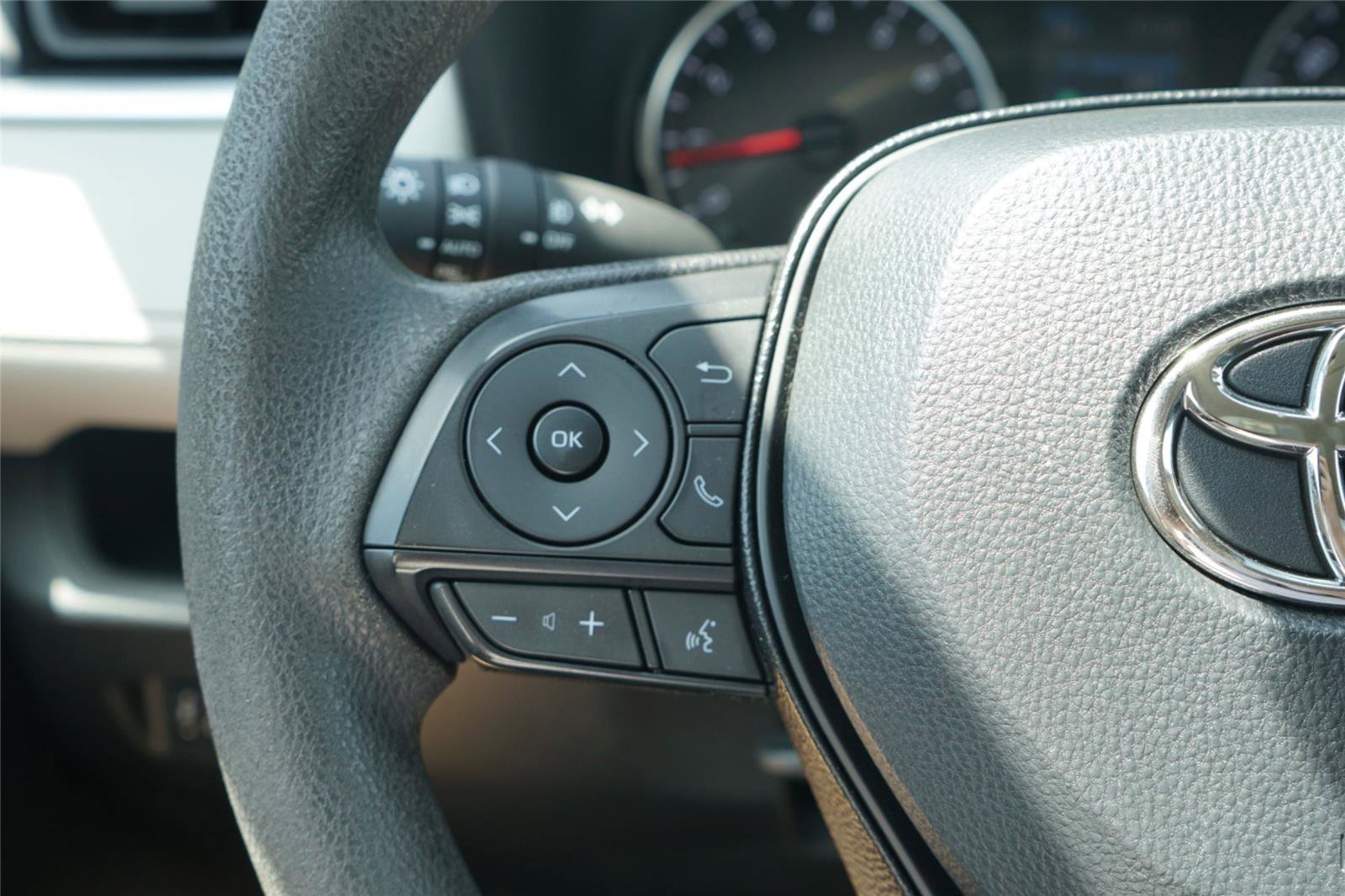 Used 2020 Toyota RAV4 XLE FWD image 17