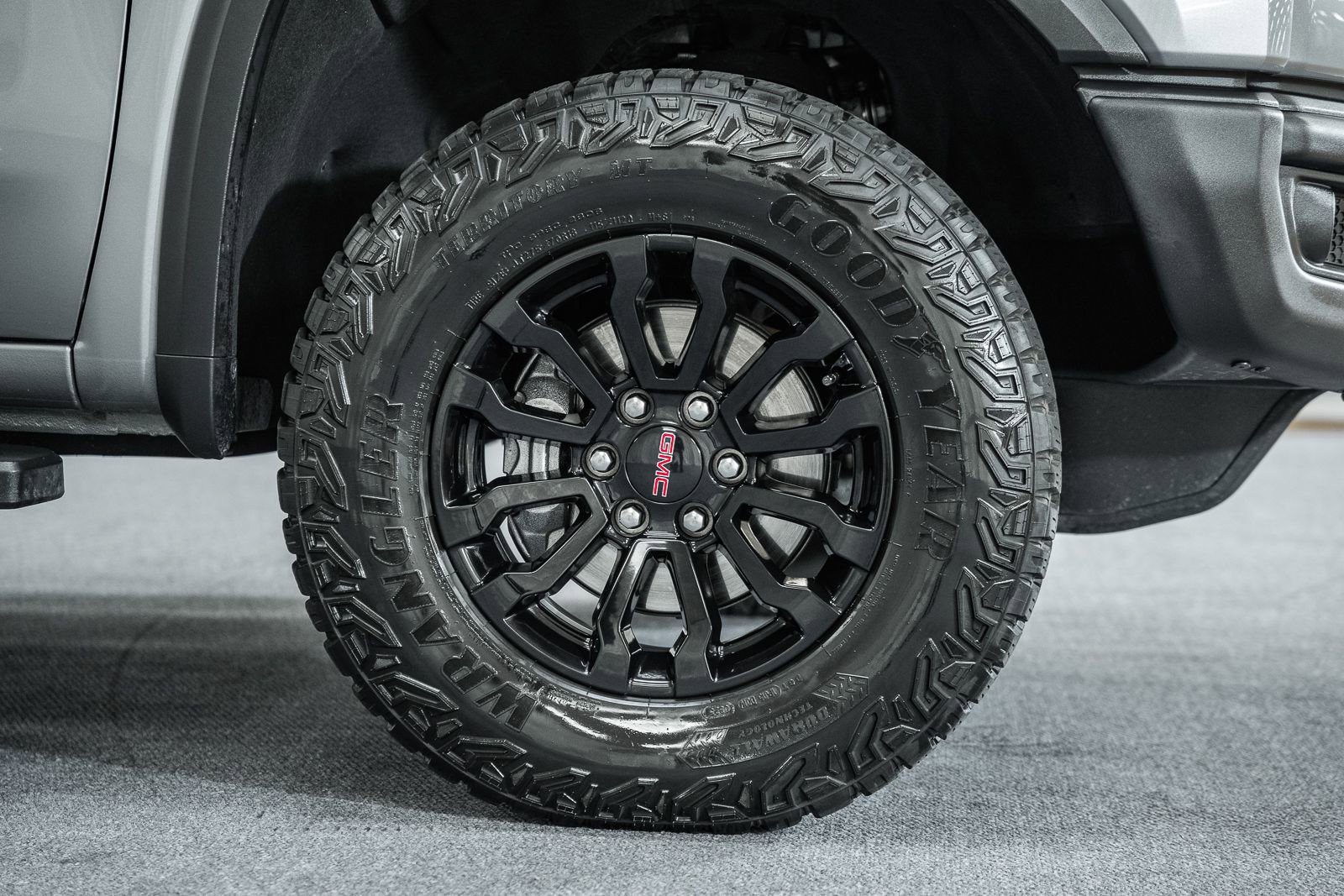 Used 2023 GMC Sierra 1500 AT4X image 18