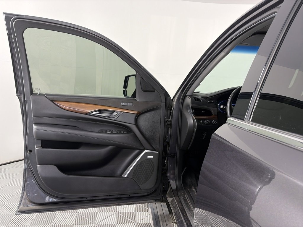 Used 2018 Cadillac Escalade Premium Luxury image 10