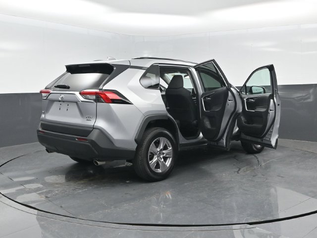 Used 2025 Toyota RAV4 XLE AWD/4WD image 29
