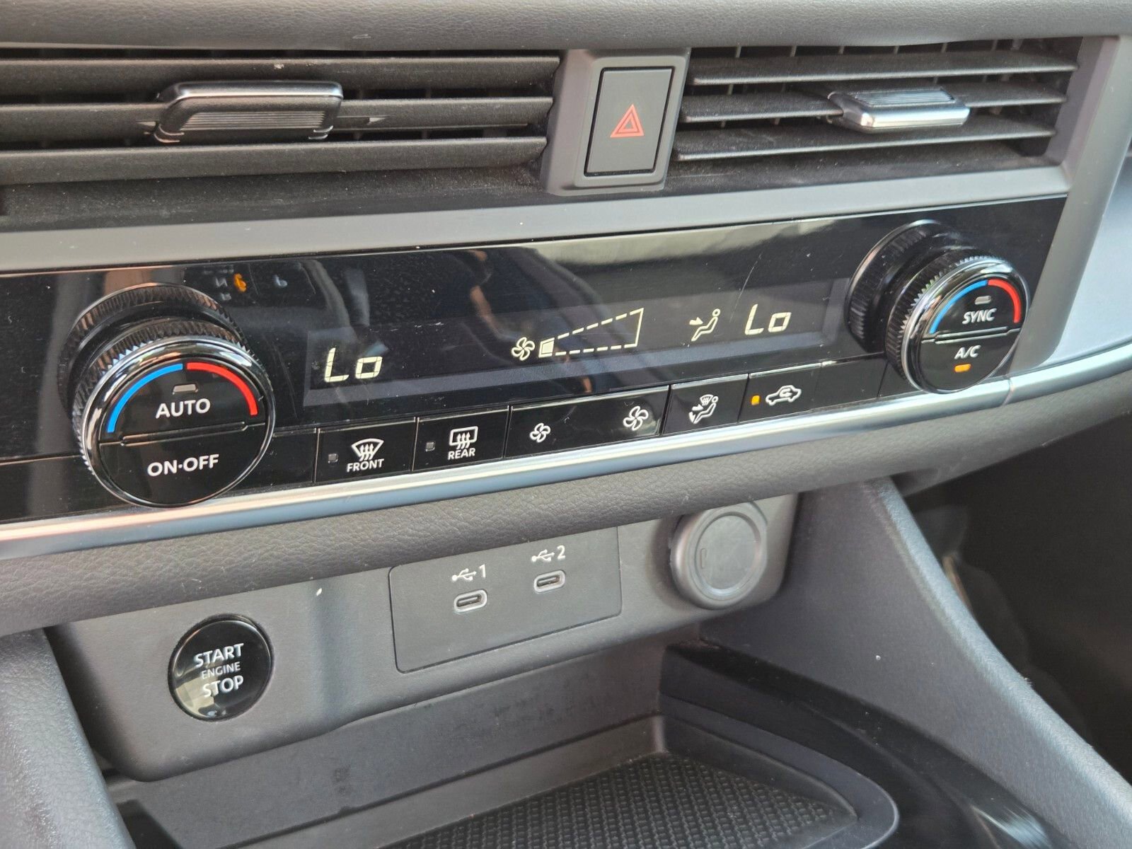 Used 2024 Nissan Rogue SV image 22