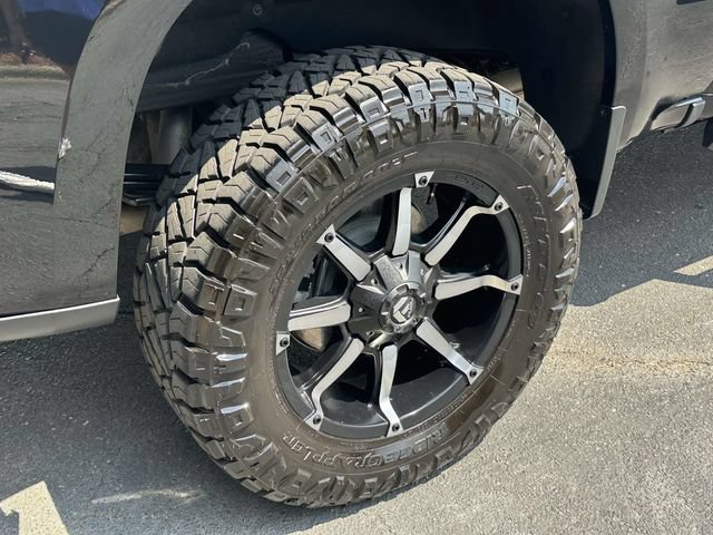 Used 2025 Chevrolet Silverado 1500 LT Trail Boss w/ Dark Appearance Package AWD/4WD image 5