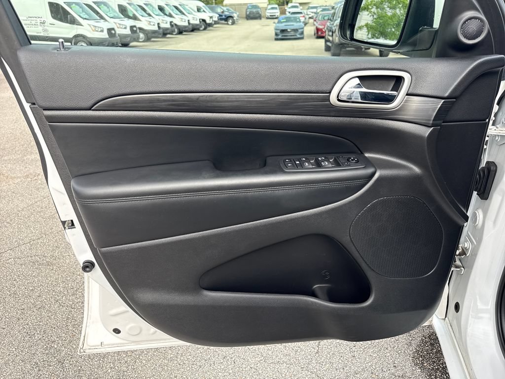 Used 2020 Jeep Grand Cherokee Altitude RWD image 13