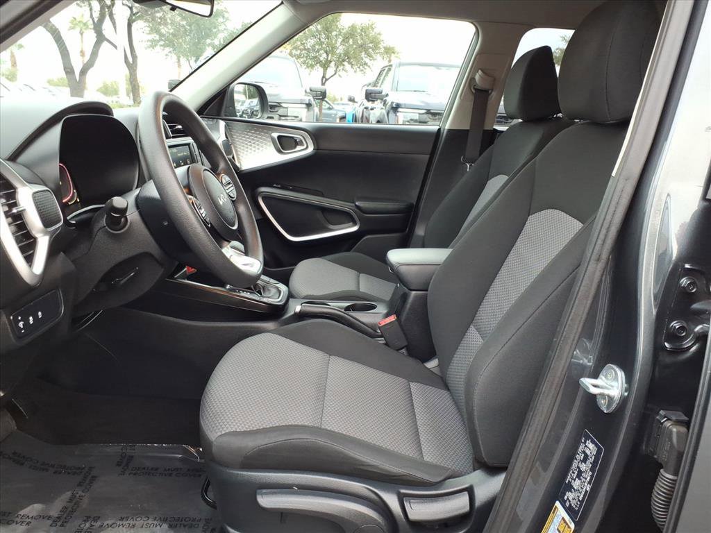 Used 2023 Kia Soul LX w/ LX Technology Package image 13