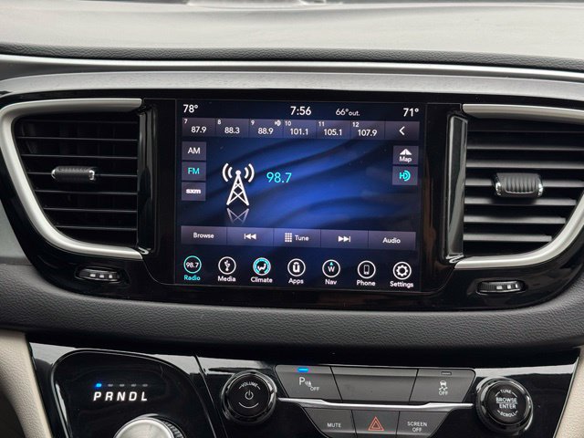 Used 2019 Chrysler Pacifica Touring Plus FWD image 3