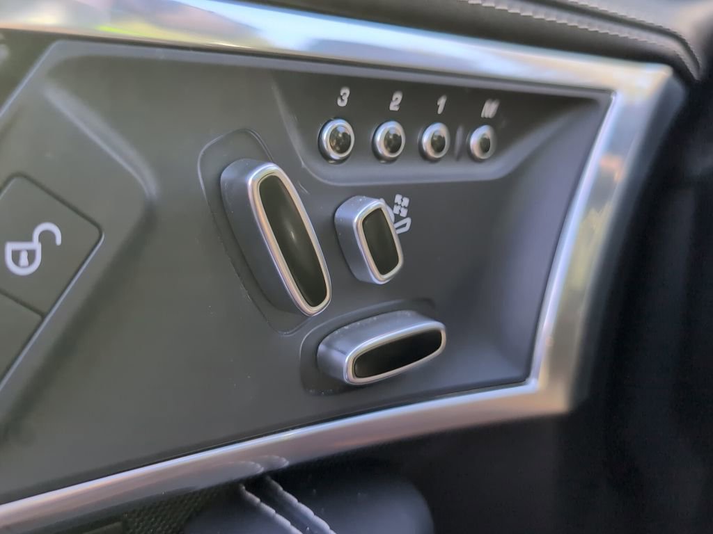 Used 2020 Jaguar F-TYPE R image 20