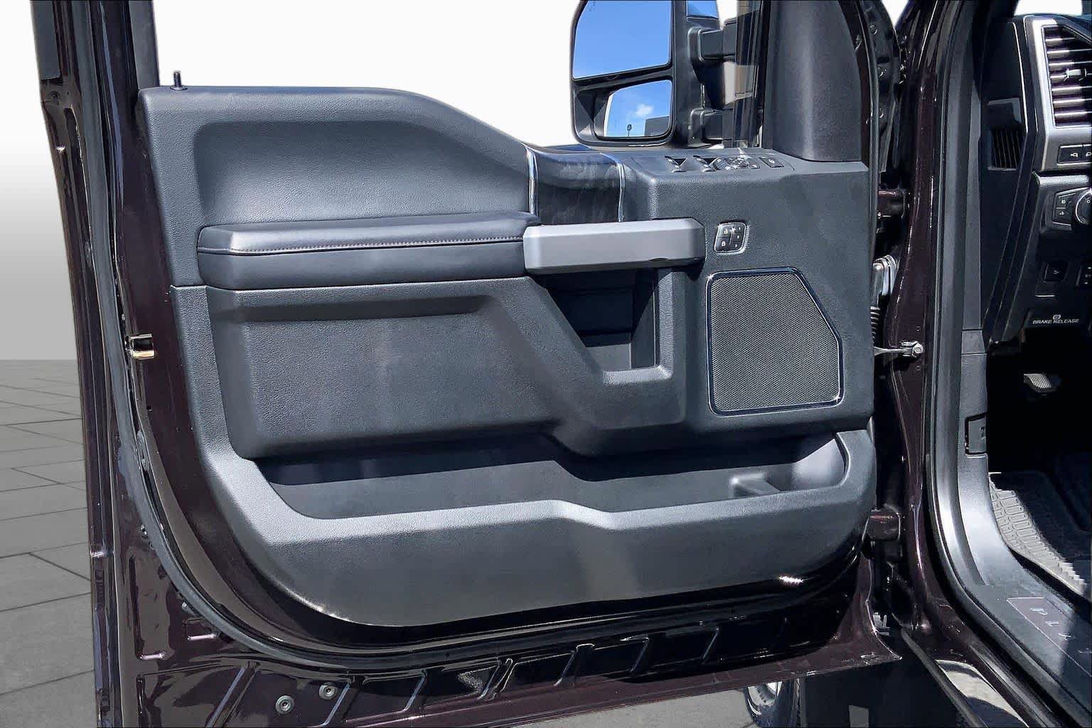 Certified 2019 Ford F250 Platinum w/ Platinum Ultimate Package AWD/4WD image 22