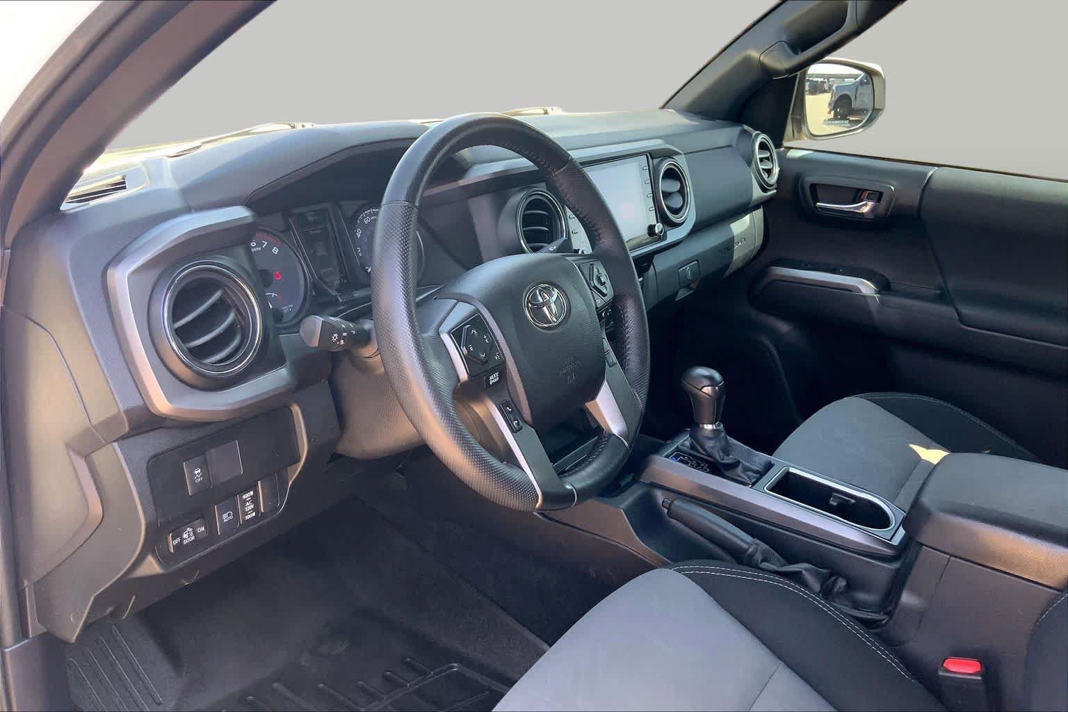 Used 2021 Toyota Tacoma TRD Off-Road w/ Technology Package AWD/4WD image 18