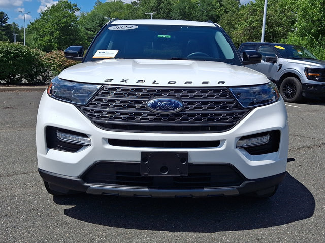 Certified 2024 Ford Explorer XLT w/ Equipment Group 202A AWD/4WD image 3