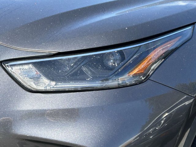 Used 2021 Toyota Highlander LE FWD image 8