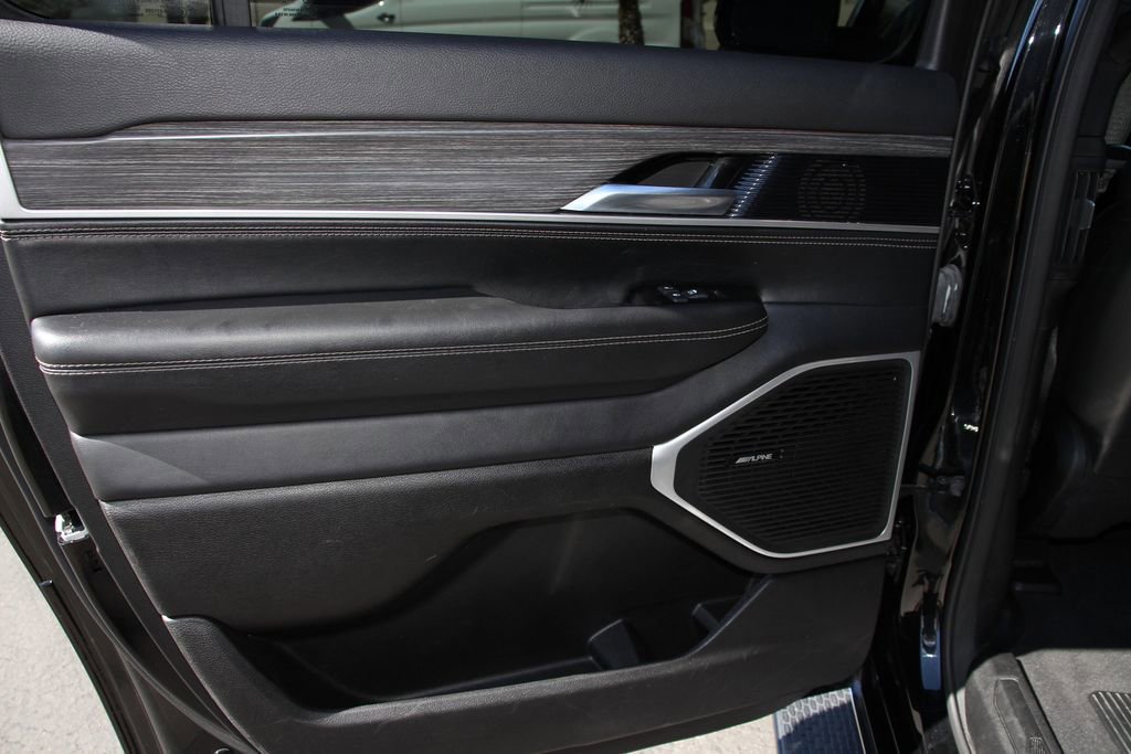 Used 2024 Jeep Wagoneer L Series II image 20